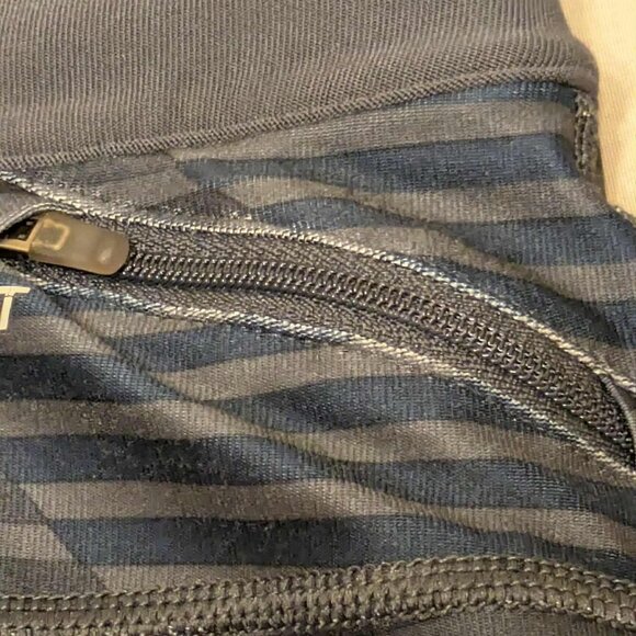 Nike Dri Fit Capri Leggings Size XS Black & Blue Horizontal Stripes 503476-437 - Picture 10 of 12